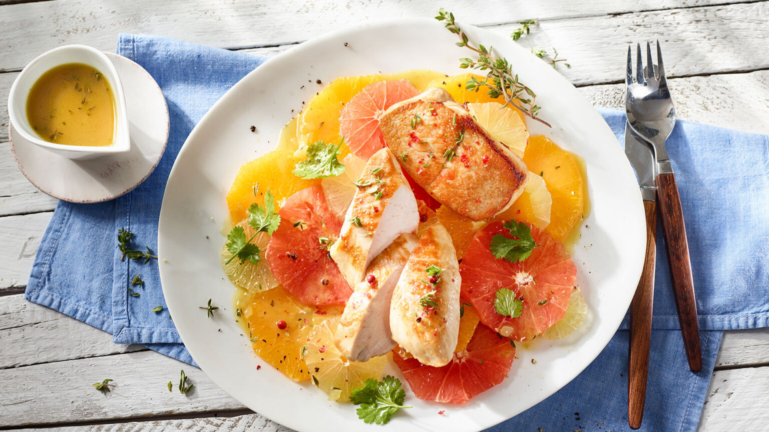 Putenbrust auf Zitrus-Carpaccio mit Thymian-Dressing